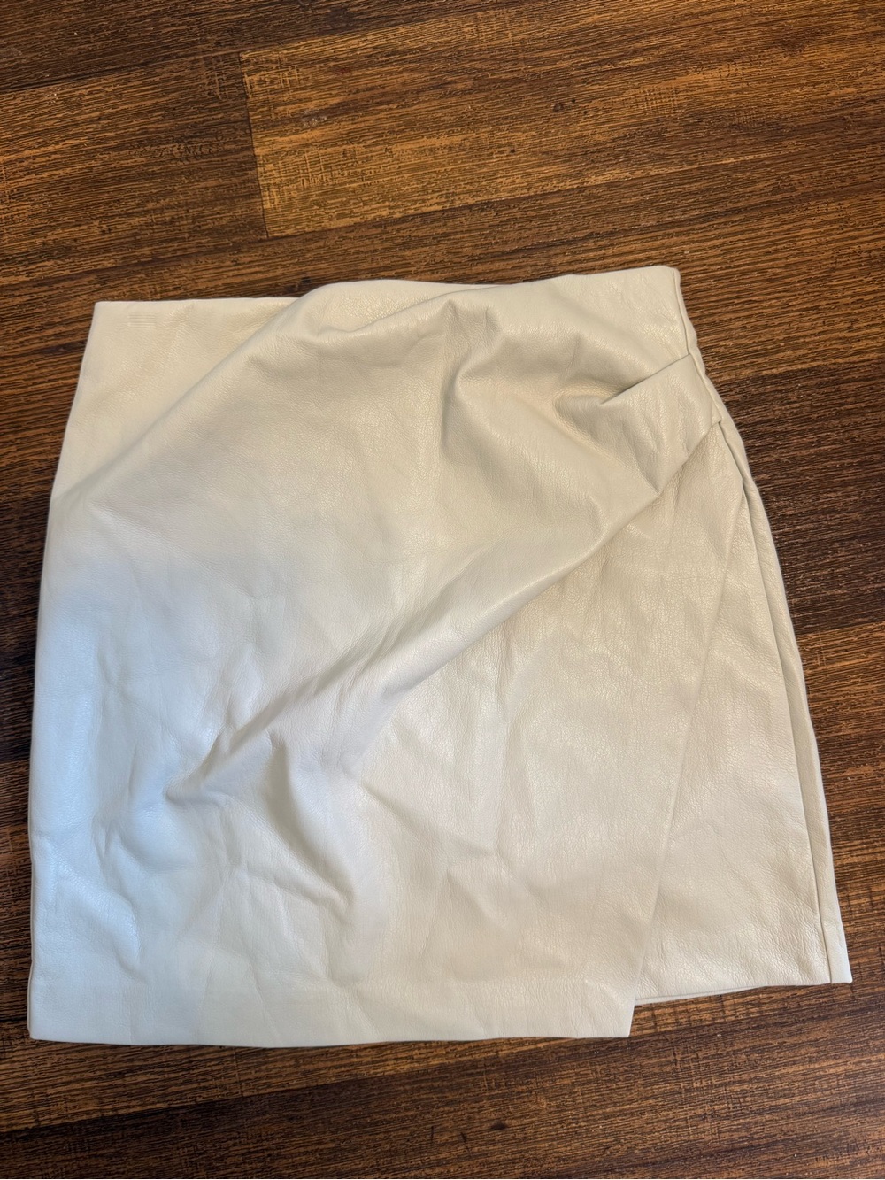 Aritzia Wilfred capsule closet fall Cream Leather Mini Skirt
